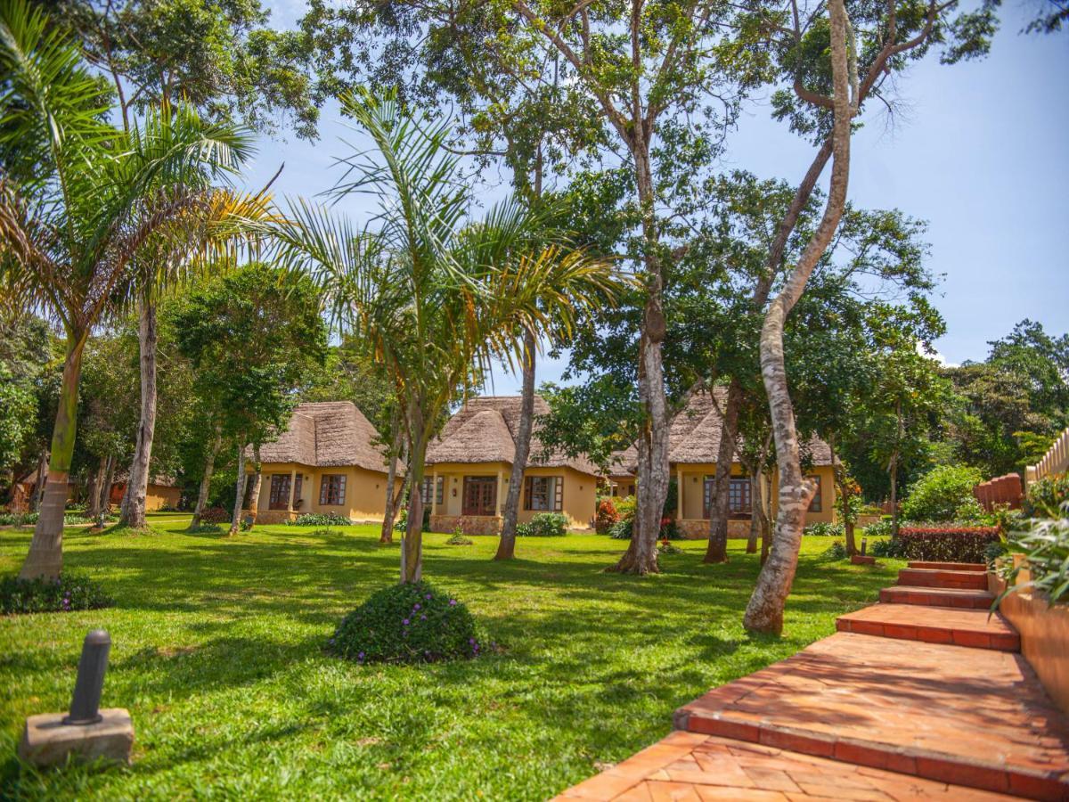 Brovad Sands Lodge Kalangala Exterior photo